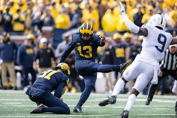 Brad Robbins (91) and Jake Moody (13)