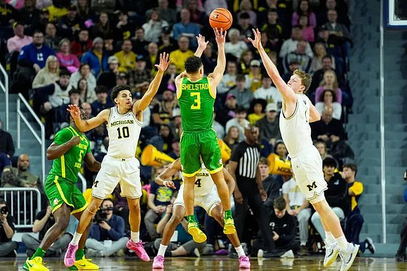 Justin Pippen (10), Danny Wolf (1), and Nimari Burnett (4)