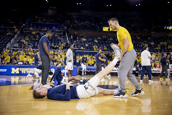Danny Wolf (1) and Michigan Team