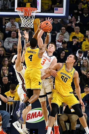 Nimari Burnett (4) and Vladislav Goldin (50)