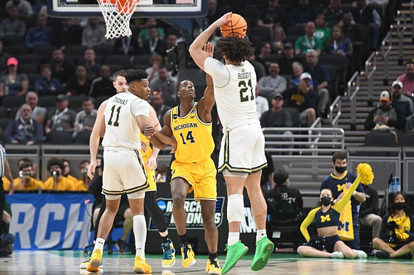 Moussa Diabate (14) and Hunter Dickinson (1)