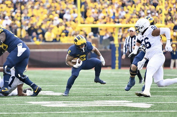 Olusegun Oluwatimi (55) and Blake Corum (2)