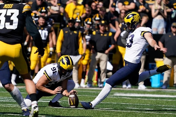 Brad Robbins (91) and Jake Moody (13)
