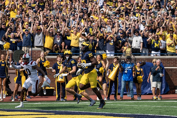 Peyton O'Leary (81) and Kalel Mullings (20)