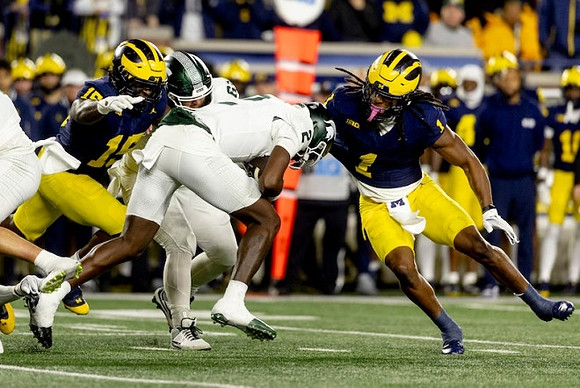 Ernest Hausmann (15) and Jaishawn Barham (1)