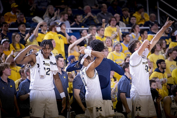 Tarris Reed Jr. (32), Dug McDaniel (0), and Will Tschetter (42)