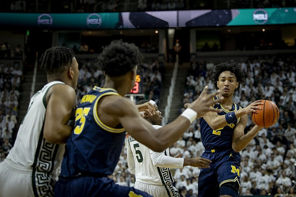 Jace Howard (25) and Kobe Bufkin (2)