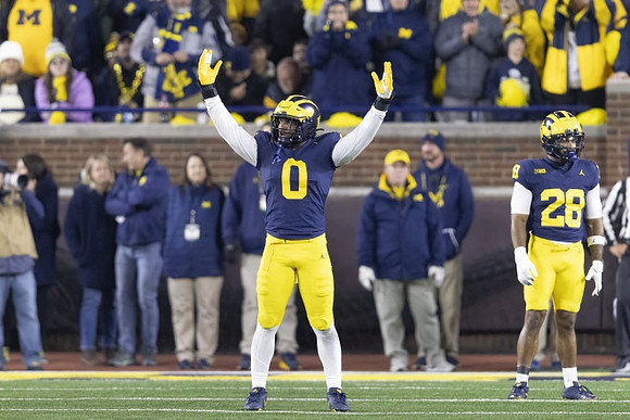 Josaiah Stewart (0) and Quinten Johnson (28)