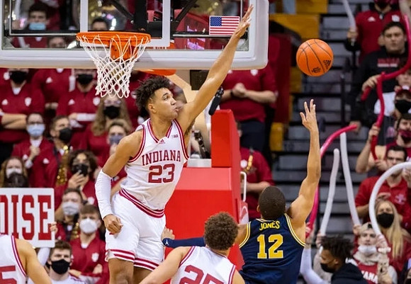 DeVante' Jones (12)
