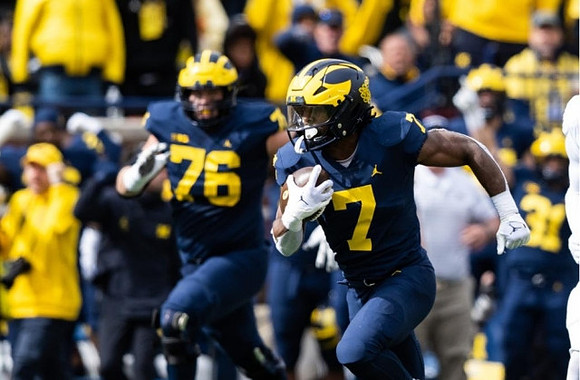 Ryan Hayes (76) and Donovan Edwards (7)