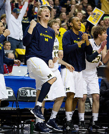 Josh Bartelstein (20), Blake McLimans (22), Matt Vogrich (13), Jon Horford (15), and Evan Smotrycz (23)