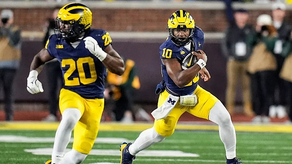 Kalel Mullings (20) and Alex Orji (10)