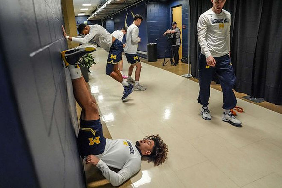 Tre Donaldson (3) and Michigan Team