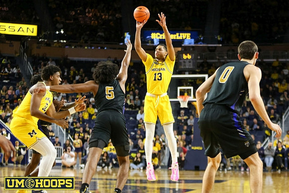 Tarris Reed Jr. (32) and Jett Howard (13)