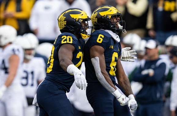 Kalel Mullings (20) and R.J. Moten (6)