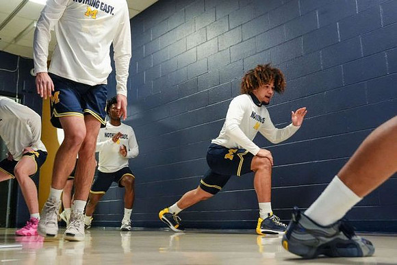 Tre Donaldson (3) and Michigan Team