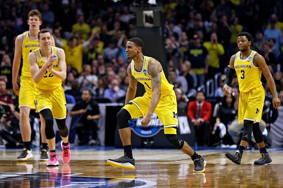 Jon Teske (15), Duncan Robinson (22), Charles Matthews (1), and Zavier Simpson (3)