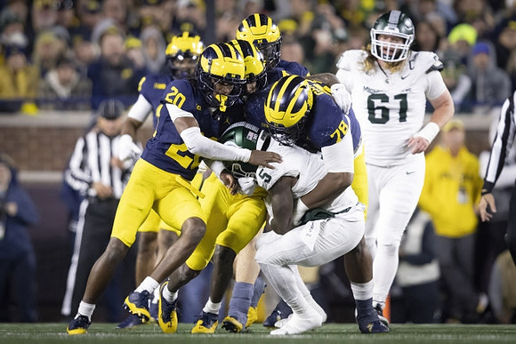 Jyaire Hill (20) and Kenneth Grant (78)