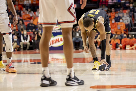 DeVante' Jones (12)
