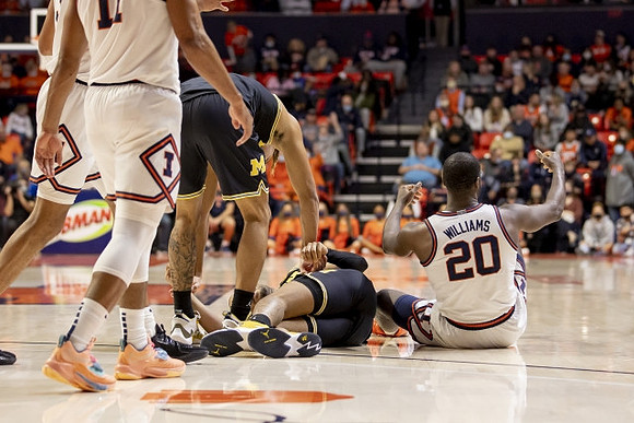 DeVante' Jones (12)