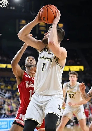 Hunter Dickinson (1) and Will Tschetter (42)
