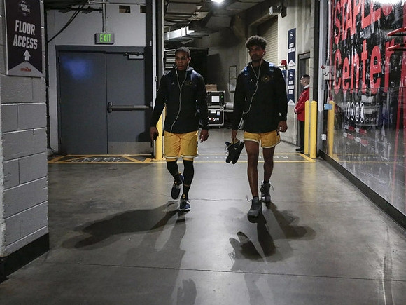 Jaaron Simmons (5) and Ibi Watson (23)