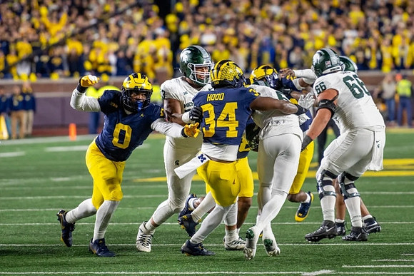 Josaiah Stewart (0) and Jaydon Hood (34)