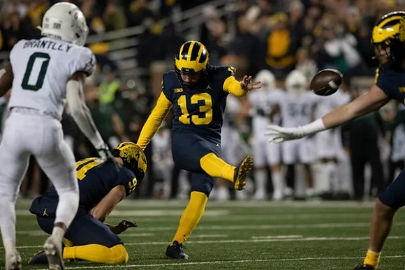 Brad Robbins (91) and Jake Moody (13)