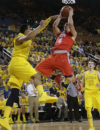 Jordan Morgan (52) and Nik Stauskas (11)