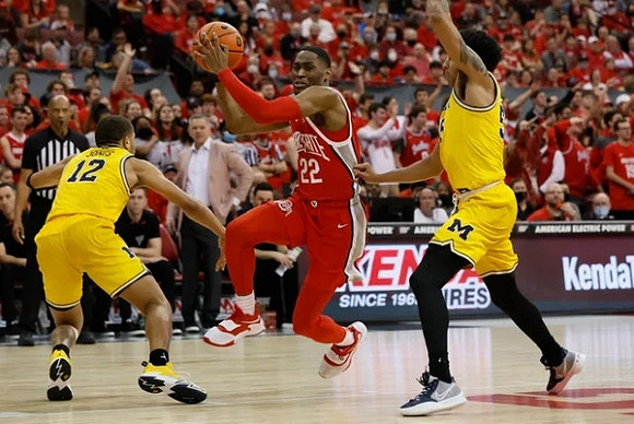 DeVante' Jones (12), Eli Brooks (55), and Ohio State Head Coach Chris Holtmann