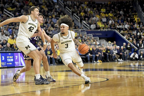 Will Tschetter (42) and Tre Donaldson (3)