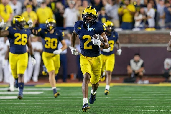 Rayshaun Benny (26), Jimmy Rolder (30), and Will Johnson (2)