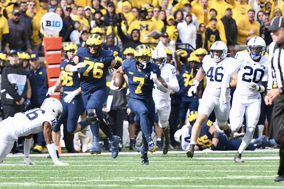 Ryan Hayes (76) and Donovan Edwards (7)