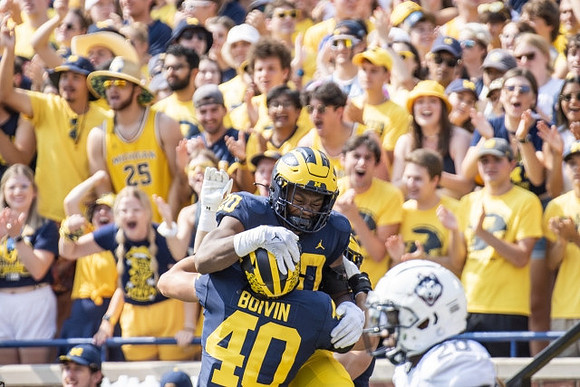 Christian Boivin (40) and Kalel Mullings (20)