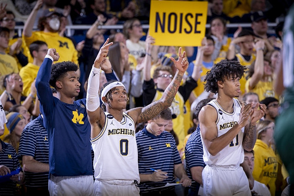 Jace Howard (25), Dug McDaniel (0), and Isaiah Barnes (11)