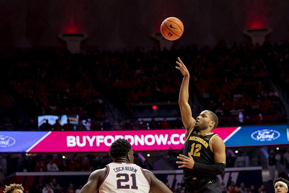 DeVante' Jones (12)
