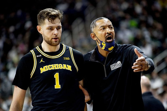 Hunter Dickinson (1) and Michigan State Head Coach Tom Izzo