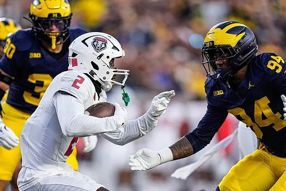 Jimmy Rolder (30) and Nate Marshall (94)