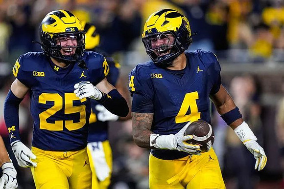 Mason Curtis (25) and TJ Guy (4)