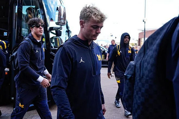Davis Warren (16) and Michigan Team