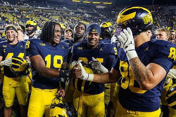 Bryce Underwood (19) and Michigan Team