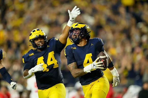 Damon Payne (44) and TJ Guy (4)