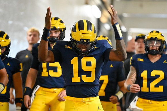Bryce Underwood (19) and Michigan Team