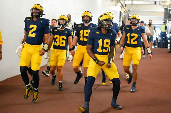Bryce Underwood (19) and Michigan Team
