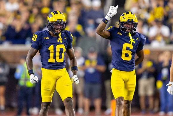 Zeke Berry (10) and Brandyn Hillman (6)