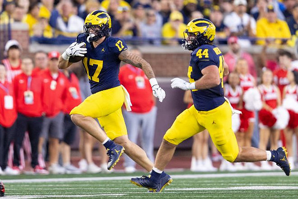 Marlin Klein (17) and Max Bredeson (44)