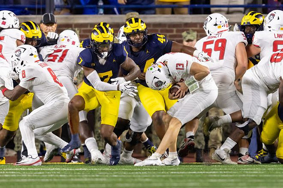 TJ Metcalf (7) and Damon Payne (44)