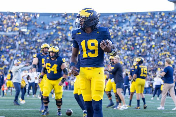 Bryce Underwood (19) and Michigan Team