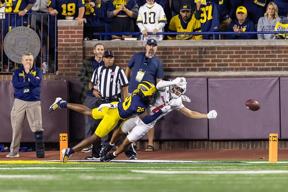 Jyaire Hill (20)