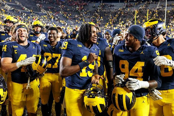 Bryce Underwood (19) and Michigan Team